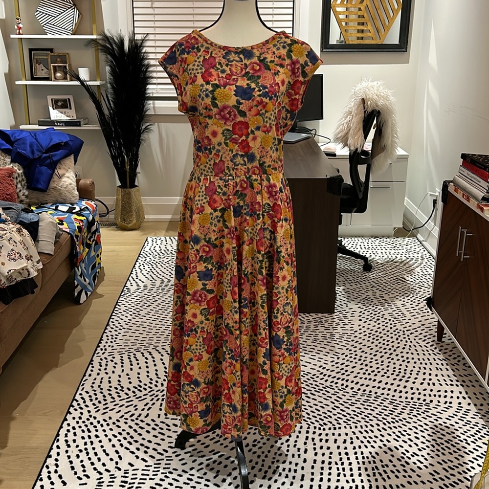 Mary Rose VINTAGE women’s peach floral dress, Pit to pit 19-20”